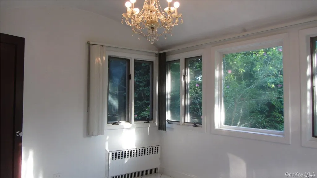 100 Hicks Lane Great Neck NY 11024