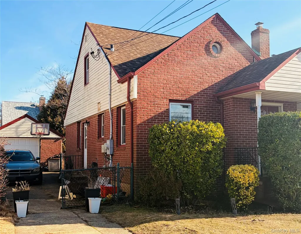 272 Jefferson Avenue Franklin Square NY 11010