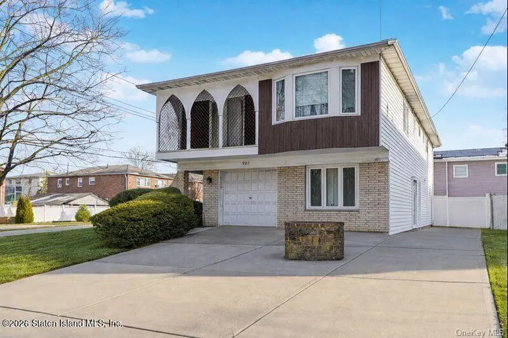 953 Forest Hill Road Staten Island NY 10314