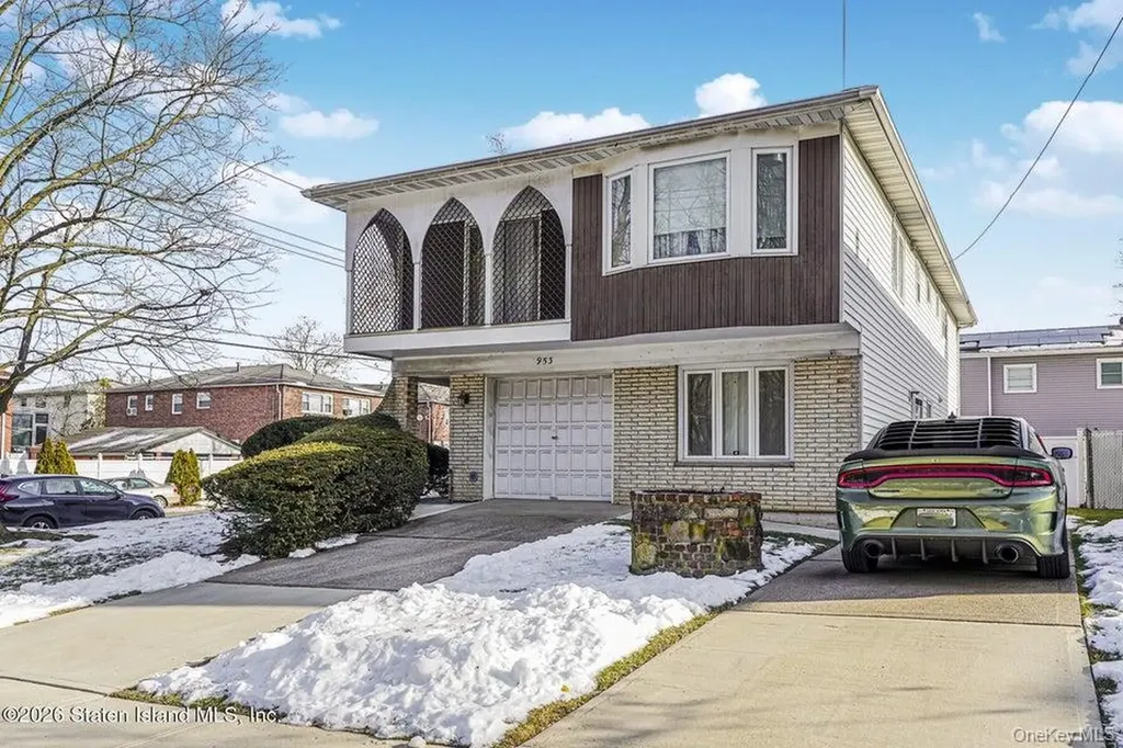 953 Forest Hill Road Staten Island NY 10314