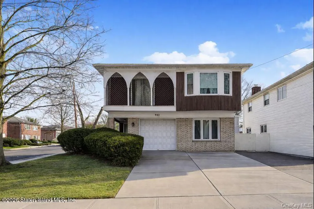 953 Forest Hill Road Staten Island NY 10314