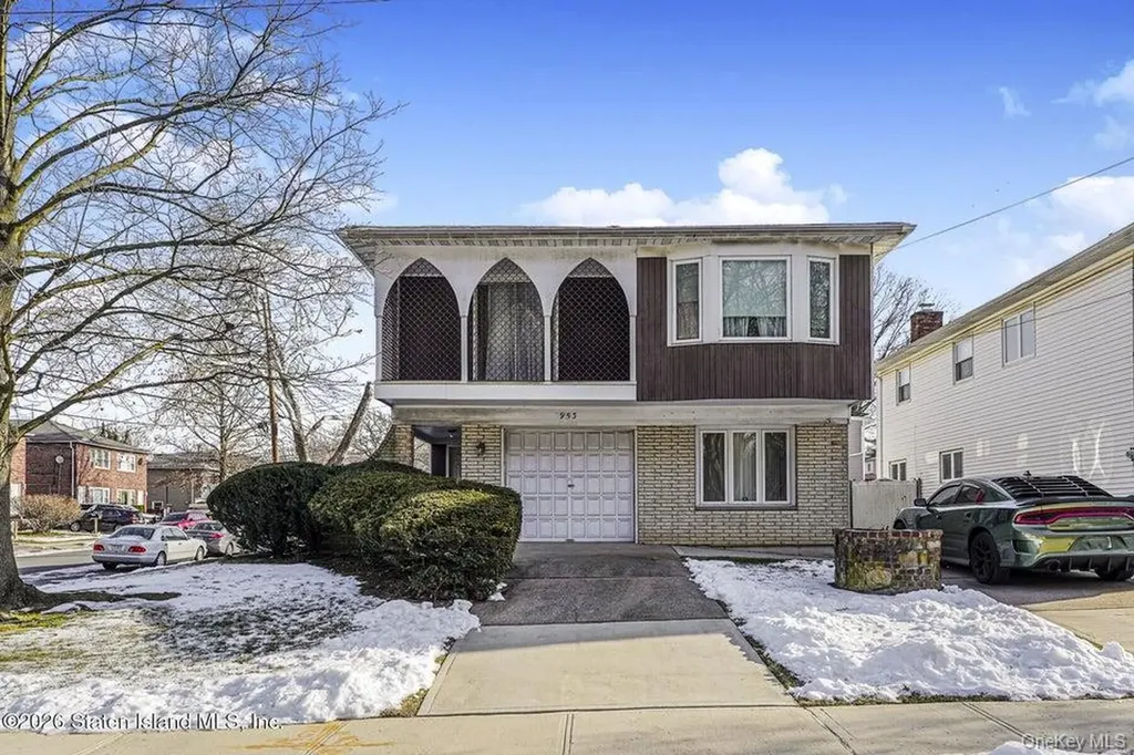 953 Forest Hill Road Staten Island NY 10314