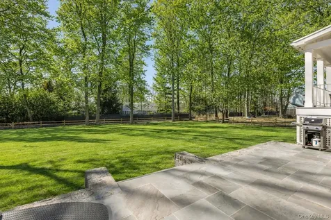 4 Trails End Rye NY 10580