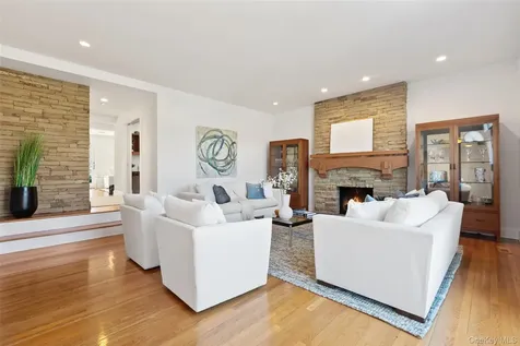 4 Trails End Rye NY 10580