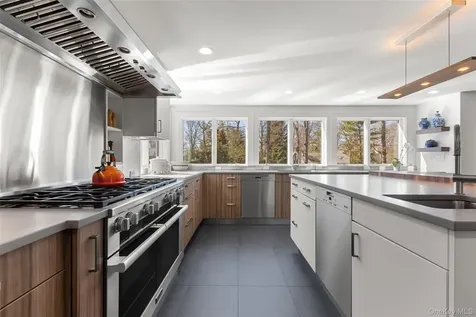 4 Trails End Rye NY 10580