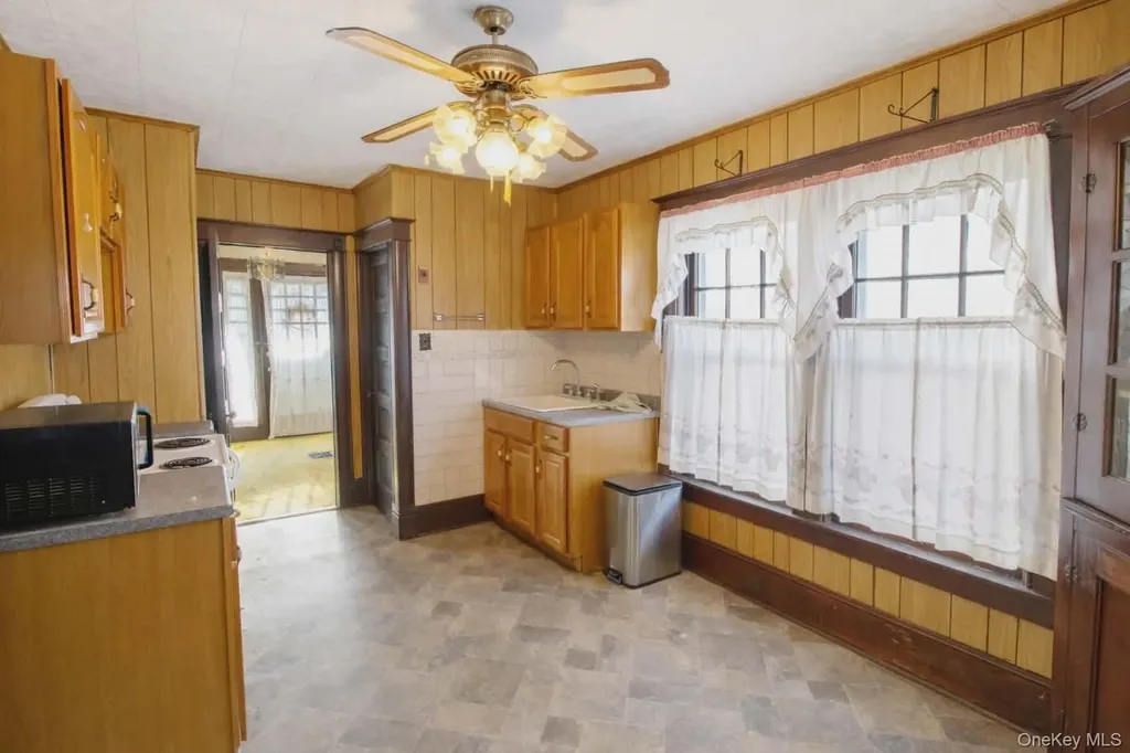 409 Baker Street Poughkeepsie NY 12603