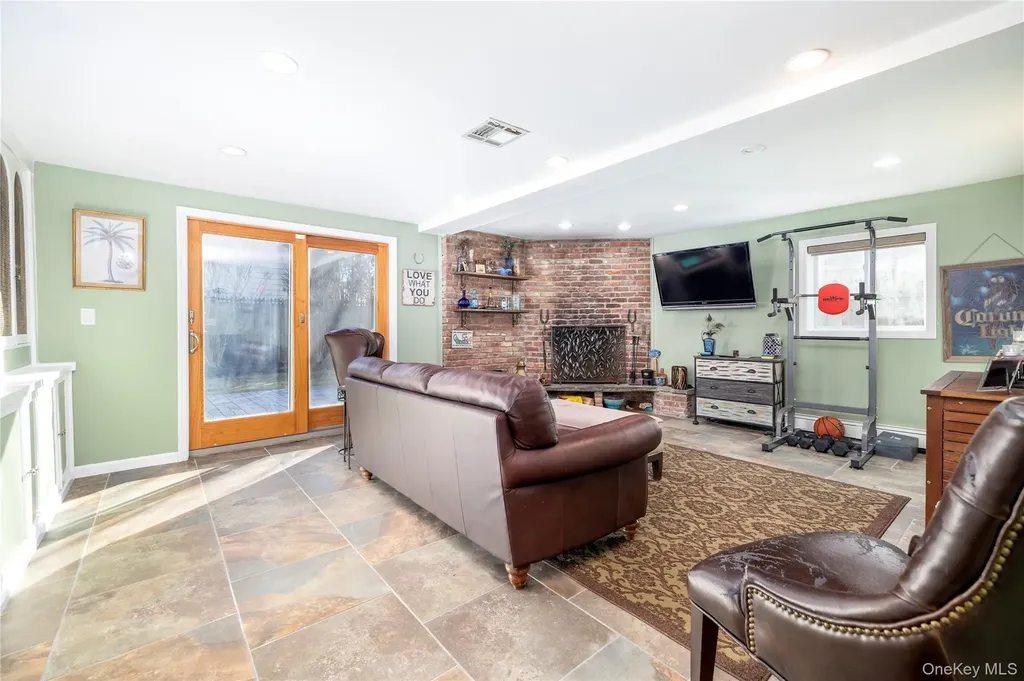 136 Greenway Road Lido Beach NY 11561
