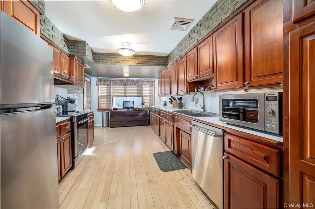 136 Greenway Road Lido Beach NY 11561