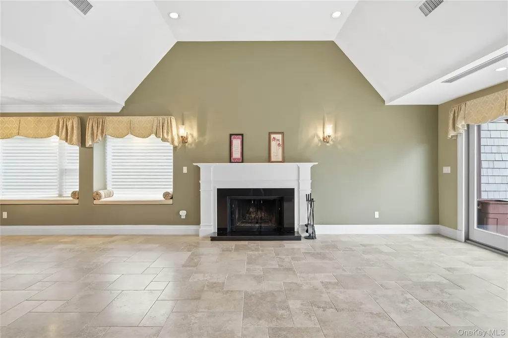 31 Admirals Drive E Bay Shore NY 11706
