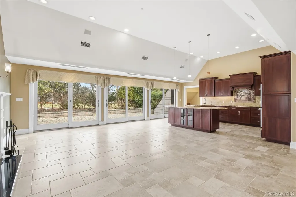 31 Admirals Drive E Bay Shore NY 11706