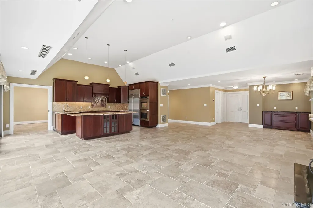 31 Admirals Drive E Bay Shore NY 11706