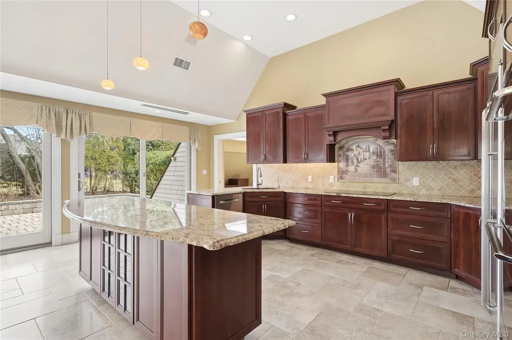 31 Admirals Drive E Bay Shore NY 11706