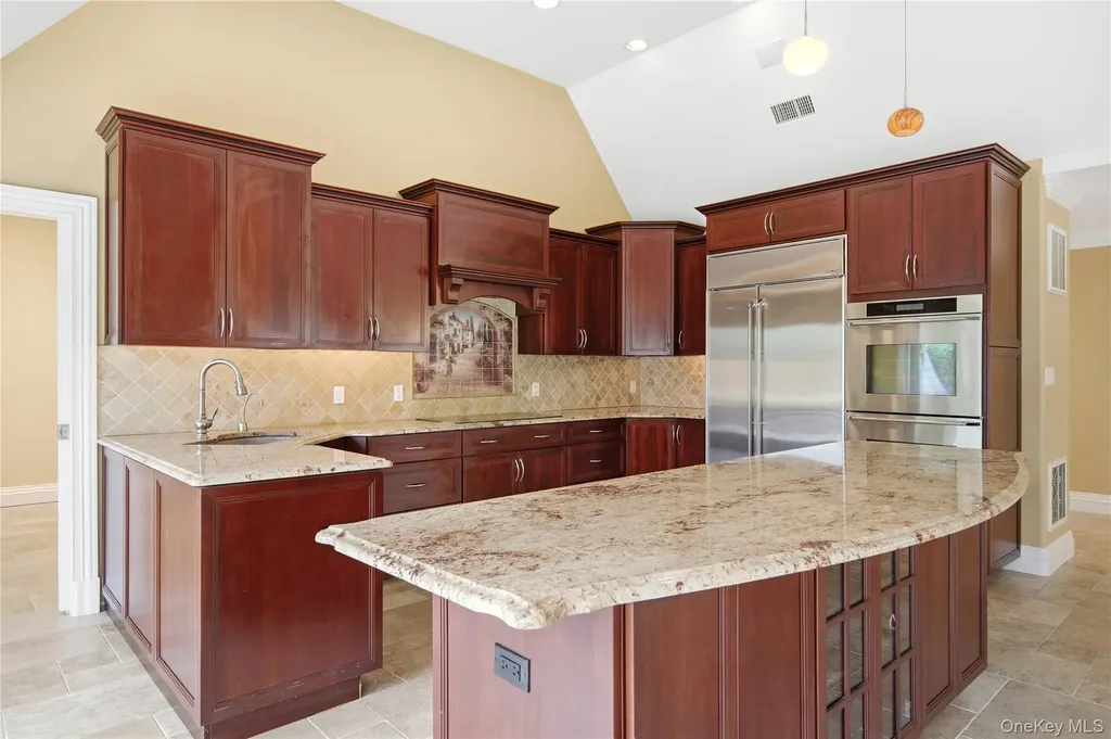 31 Admirals Drive E Bay Shore NY 11706