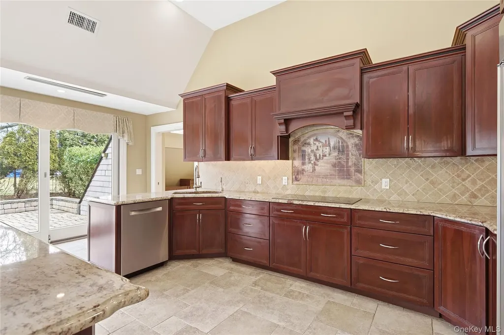 31 Admirals Drive E Bay Shore NY 11706