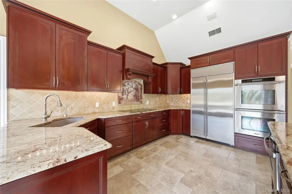 31 Admirals Drive E Bay Shore NY 11706