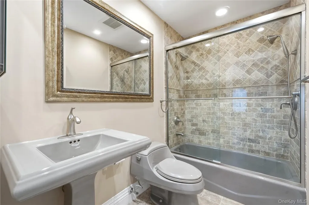31 Admirals Drive E Bay Shore NY 11706