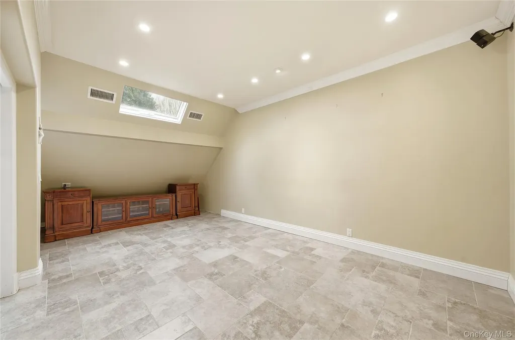 31 Admirals Drive E Bay Shore NY 11706
