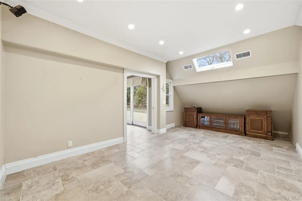 31 Admirals Drive E Bay Shore NY 11706