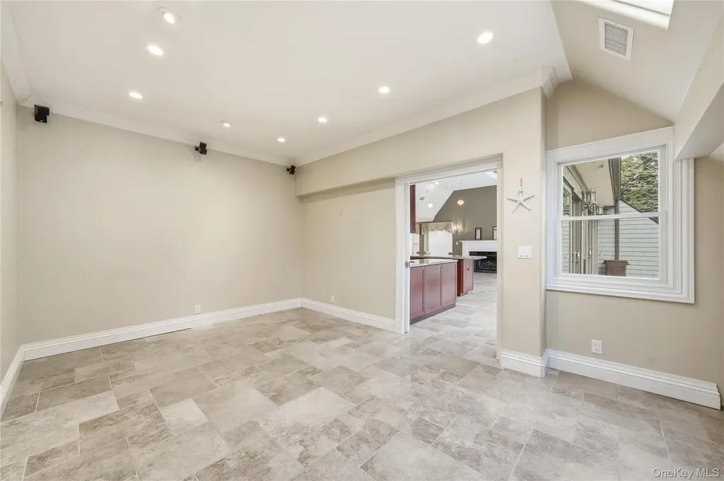 31 Admirals Drive E Bay Shore NY 11706