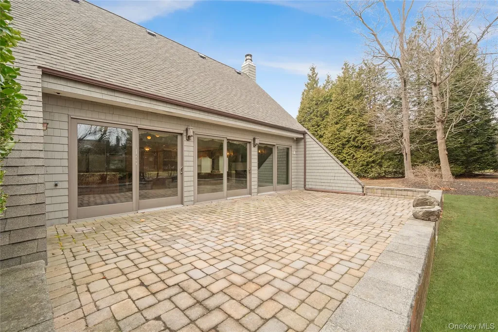 31 Admirals Drive E Bay Shore NY 11706