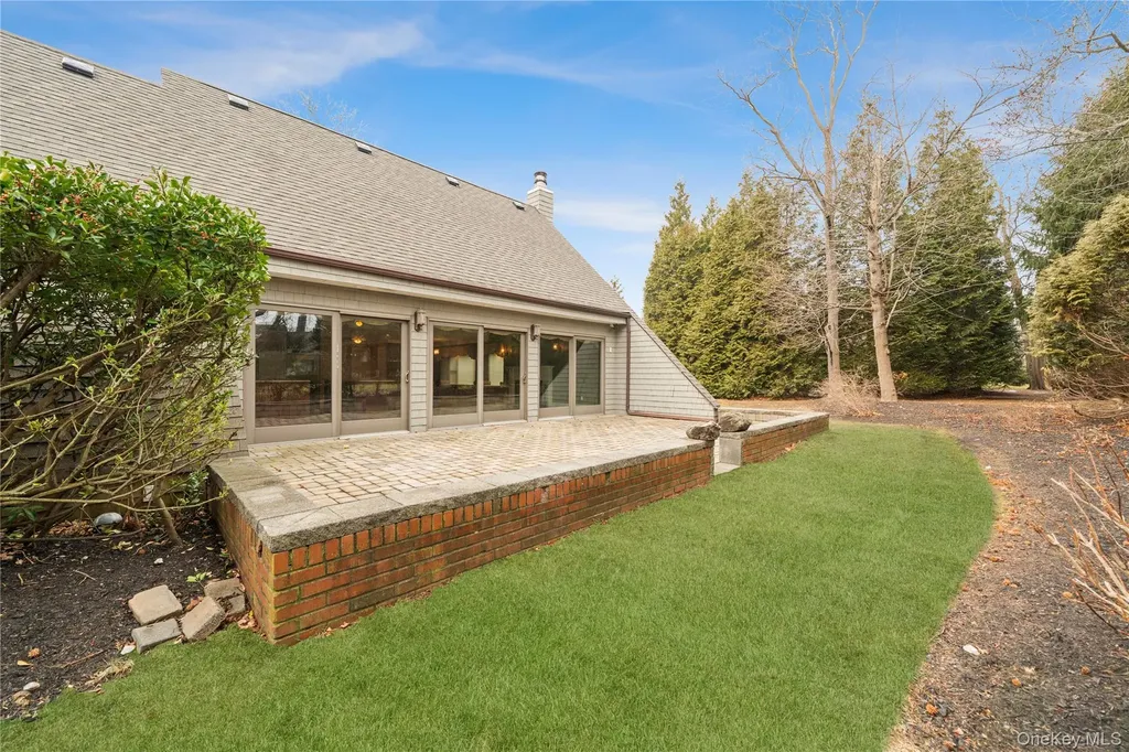 31 Admirals Drive E Bay Shore NY 11706