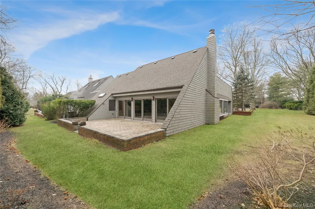 31 Admirals Drive E Bay Shore NY 11706