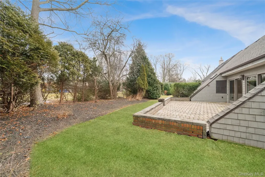 31 Admirals Drive E Bay Shore NY 11706