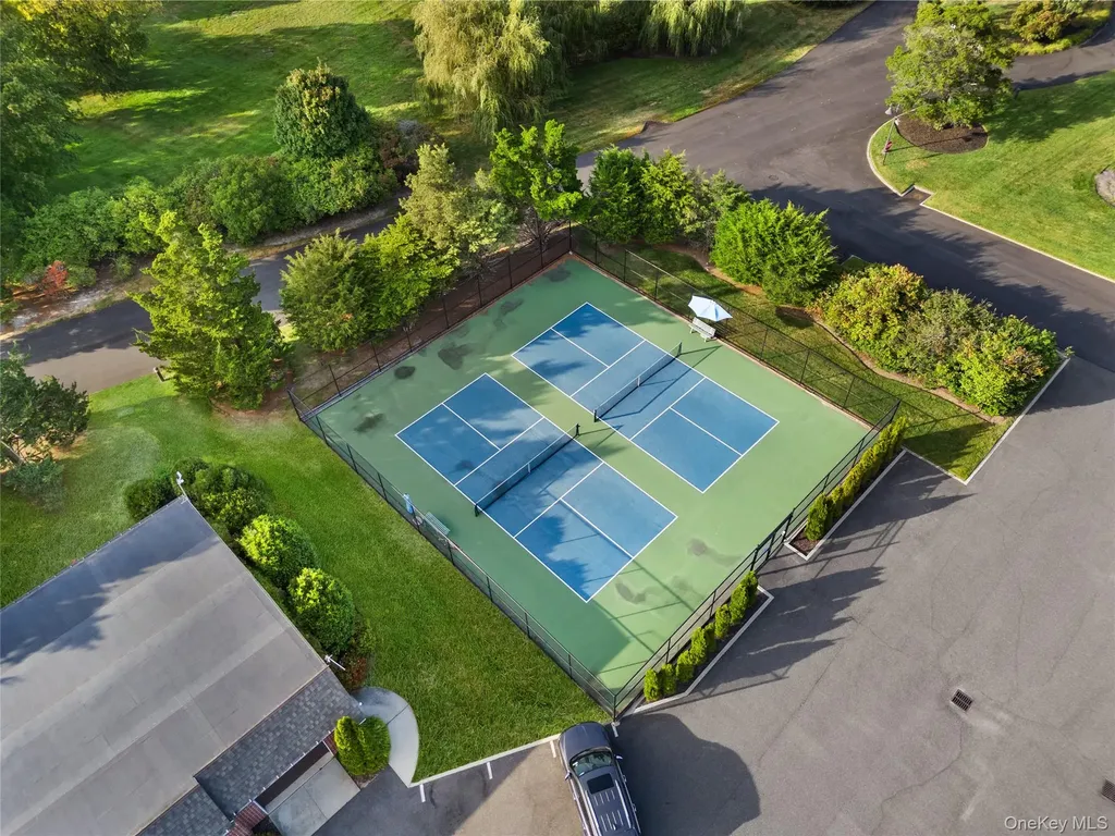31 Admirals Drive E Bay Shore NY 11706