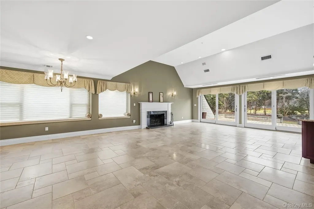 31 Admirals Drive E Bay Shore NY 11706