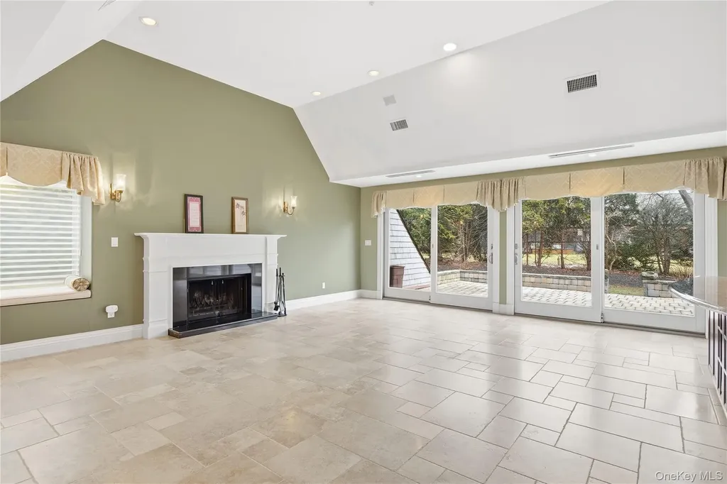 31 Admirals Drive E Bay Shore NY 11706