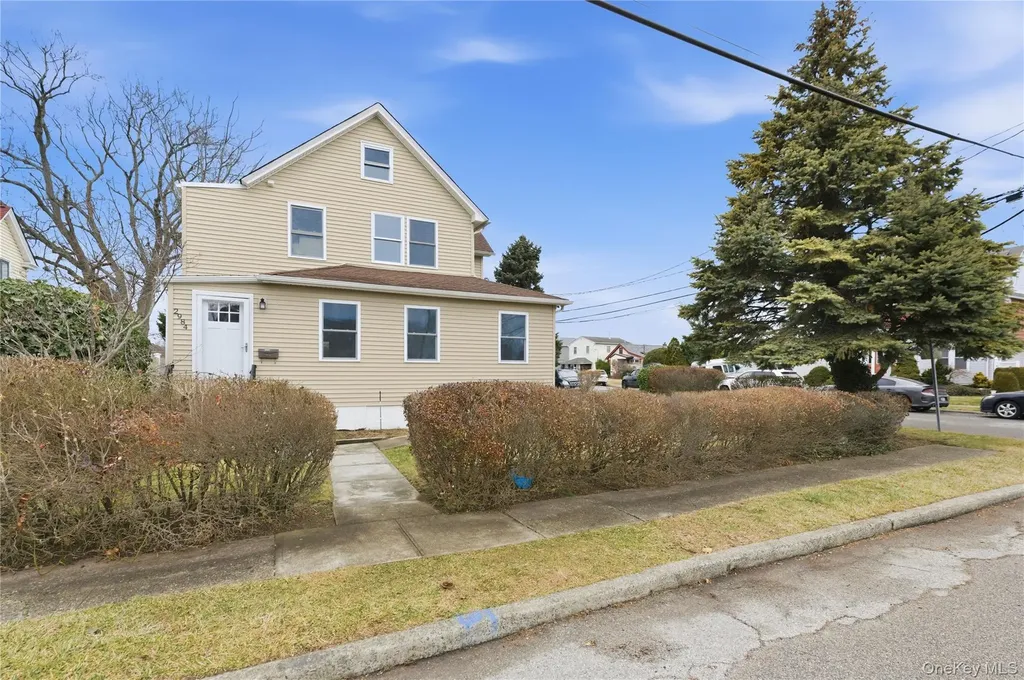 2984 Dorlon Place Baldwin NY 11510