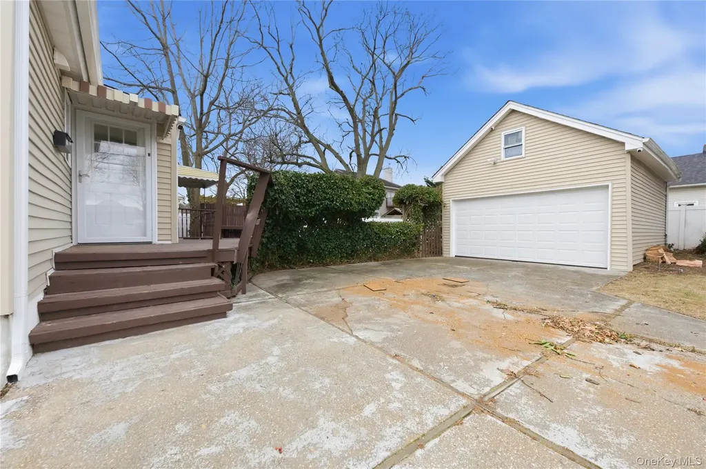 2984 Dorlon Place Baldwin NY 11510