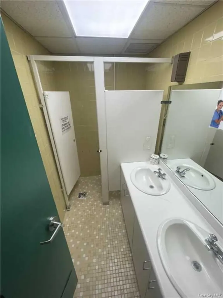 1055 E Tremont Avenue Bronx NY 10460