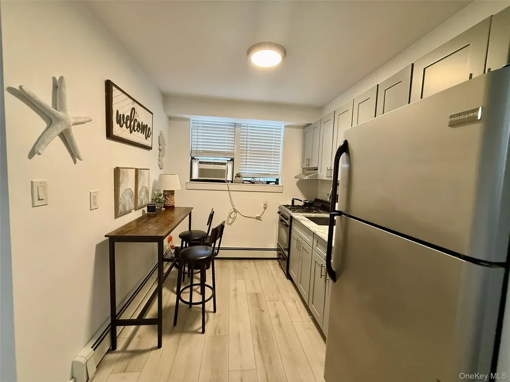 65 W Broadway Long Beach NY 11561