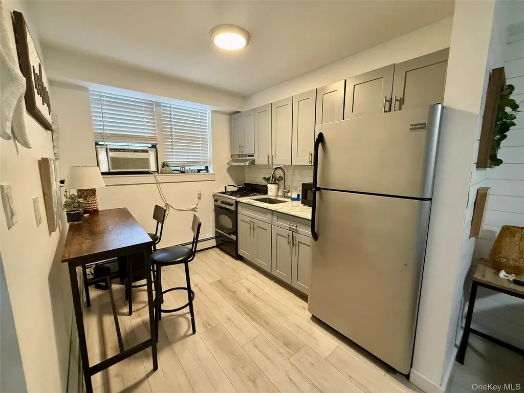65 W Broadway Long Beach NY 11561