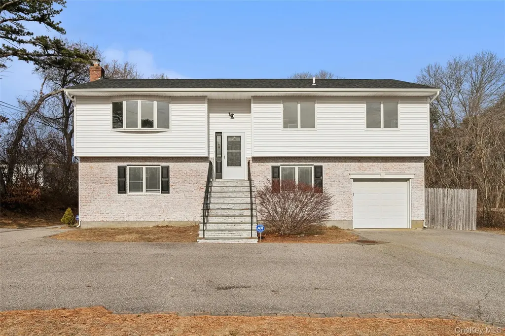 129 E Woodside Avenue Patchogue NY 11772