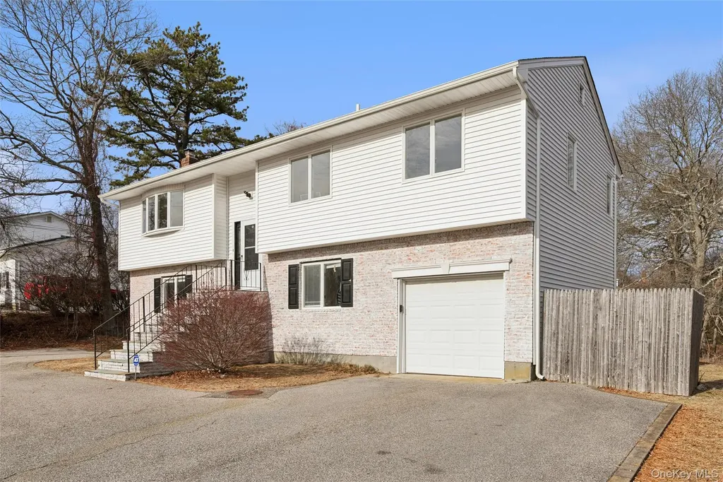 129 E Woodside Avenue Patchogue NY 11772