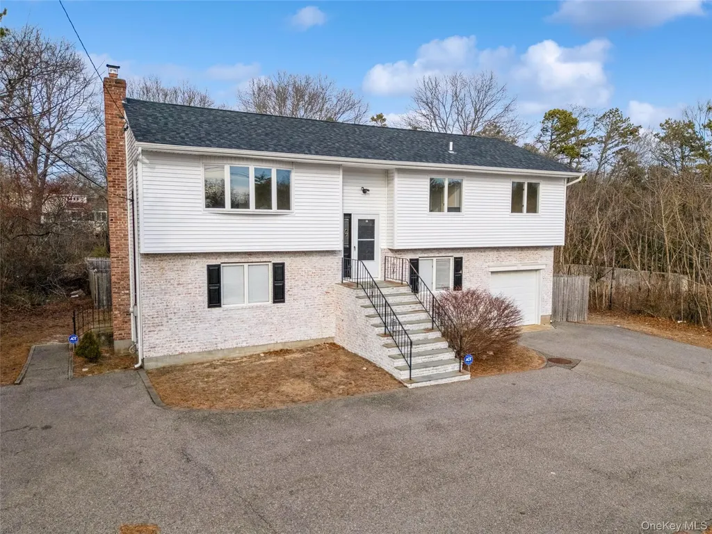 129 E Woodside Avenue Patchogue NY 11772