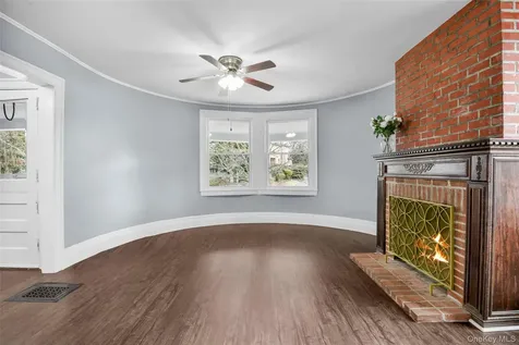 8 The Serpentine New Rochelle NY 10801