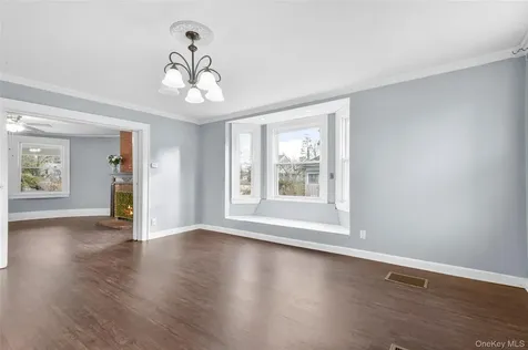8 The Serpentine New Rochelle NY 10801
