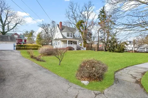 8 The Serpentine New Rochelle NY 10801