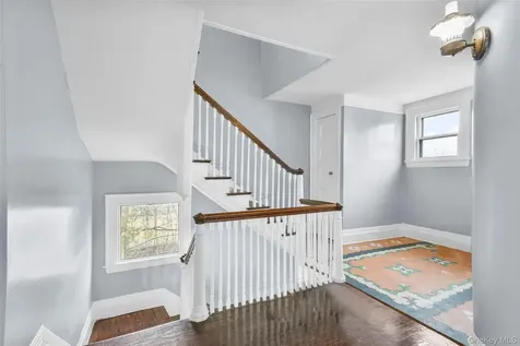 8 The Serpentine New Rochelle NY 10801