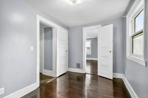 8 The Serpentine New Rochelle NY 10801