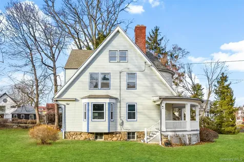 8 The Serpentine New Rochelle NY 10801