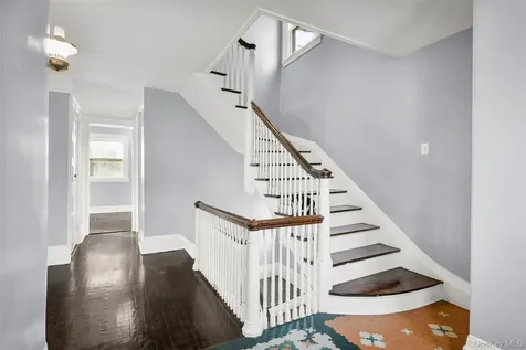8 The Serpentine New Rochelle NY 10801