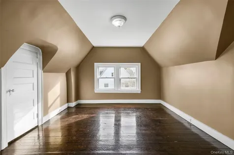 8 The Serpentine New Rochelle NY 10801