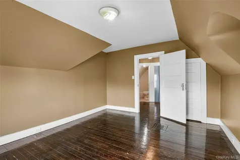 8 The Serpentine New Rochelle NY 10801