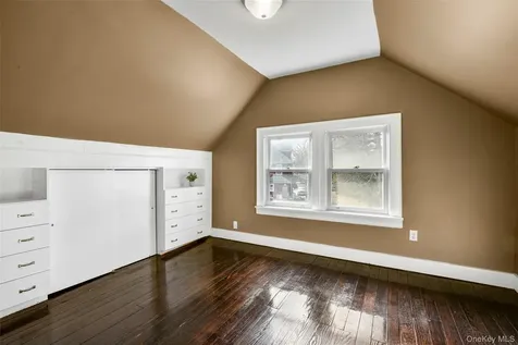 8 The Serpentine New Rochelle NY 10801