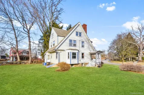 8 The Serpentine New Rochelle NY 10801