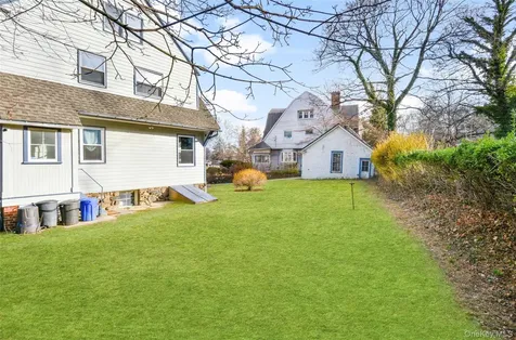 8 The Serpentine New Rochelle NY 10801